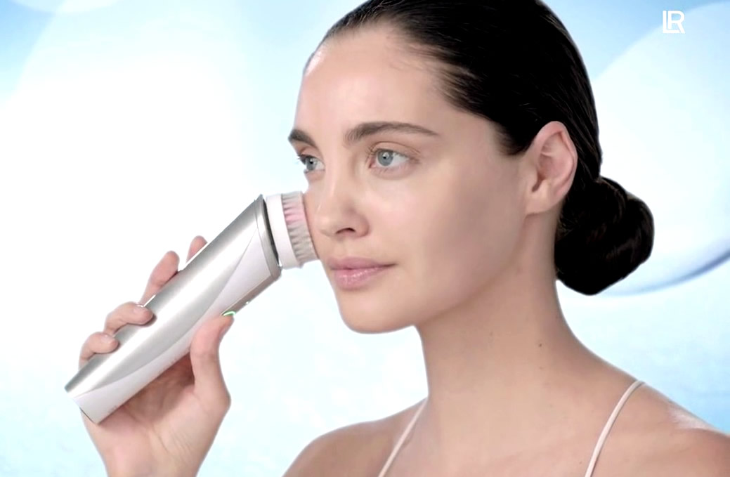 ZEITGARD Cleansing Brush - електрическа четка за почистване на лицето от LR